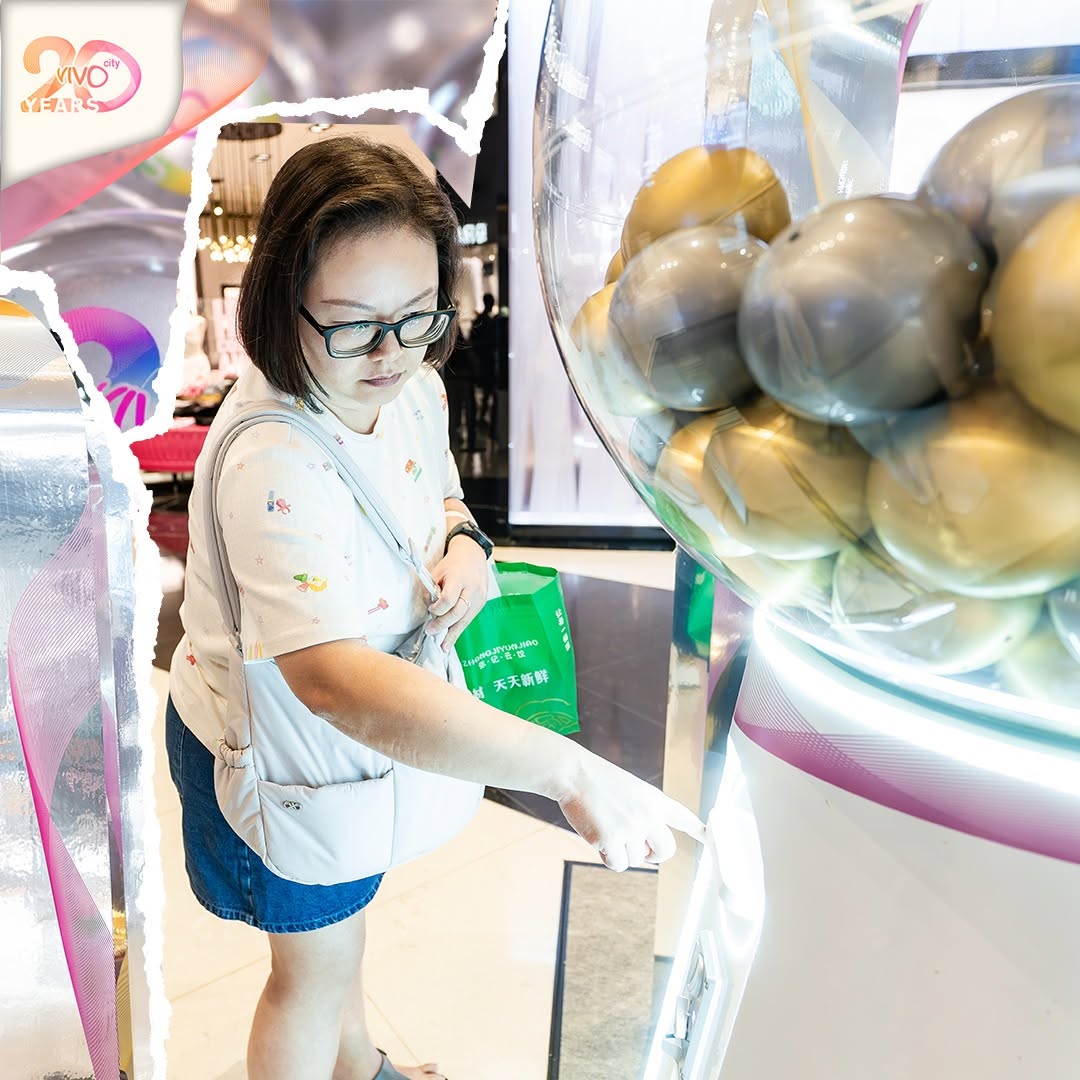 VivoCity interactive display