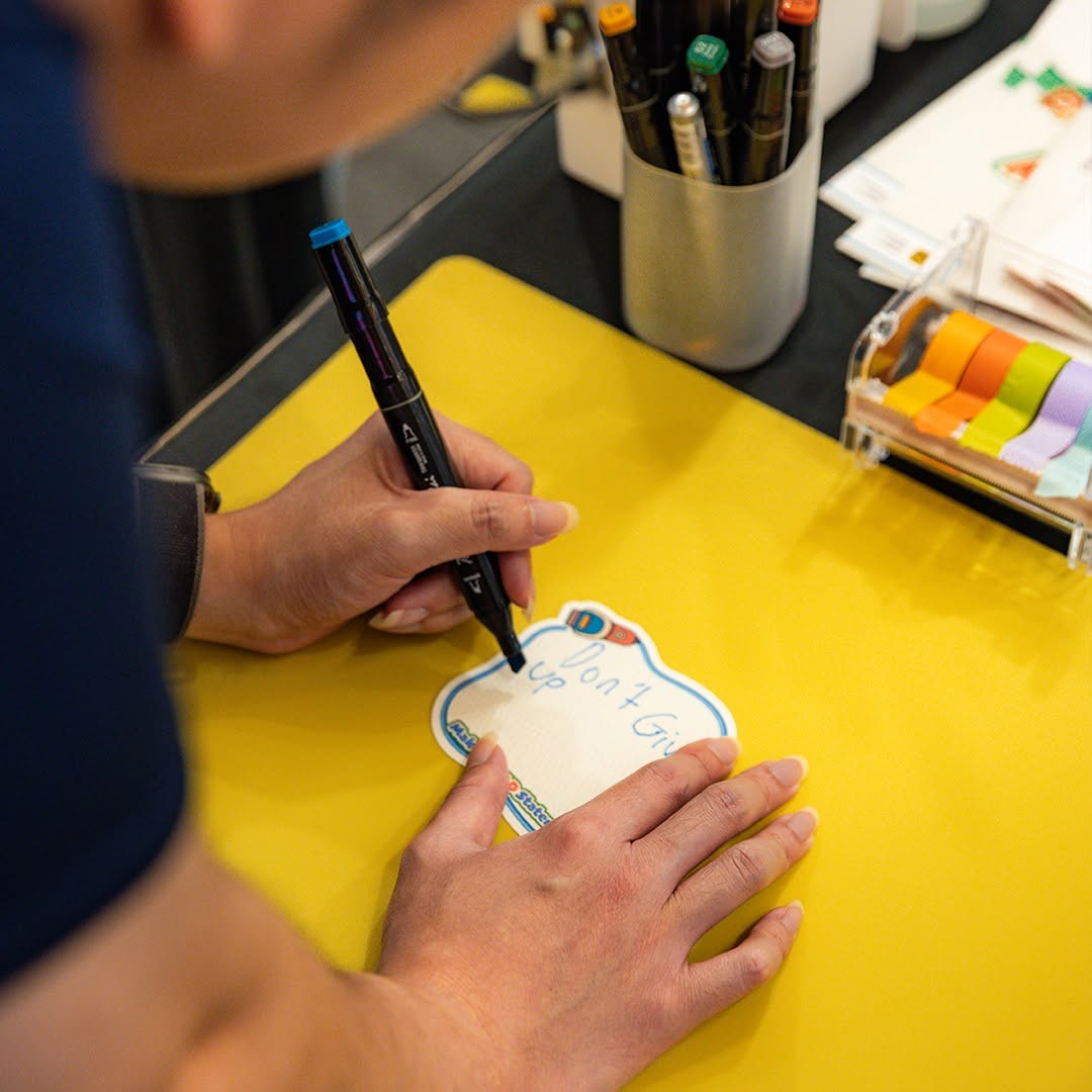 A handwritten note reading Don't Give Up