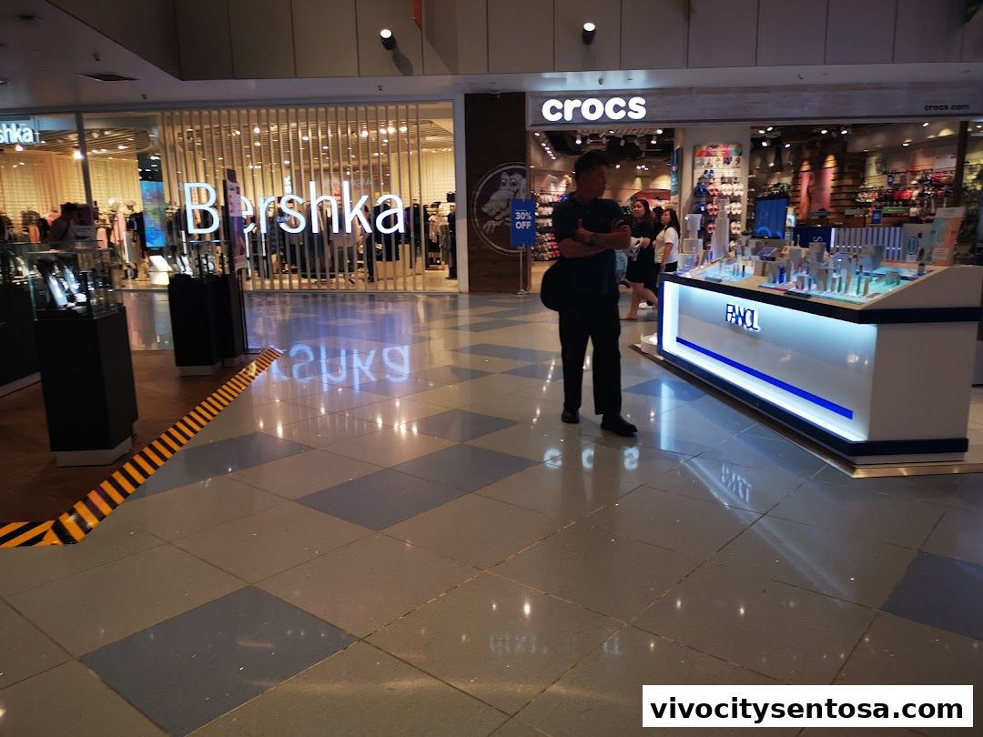 Crocs VivoCity