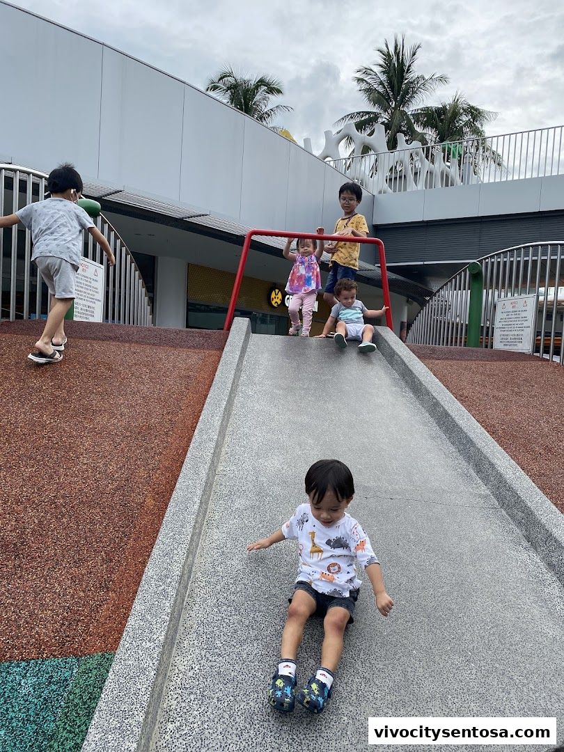 VivoCity Play Court